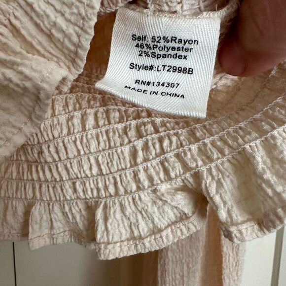 REVOLVE LINE & DOT Veronica SMOCKED BLOUSE CRÈME BLOUSON SLEEVES SIZE  S
NWOT - Picture 7 of 9